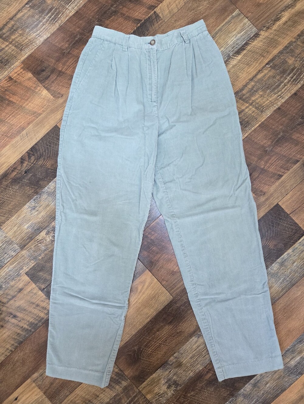 Liz Claiborne Sage Green Corduroy Pleat Front Tapered Leg Pants, Size 4 Petite